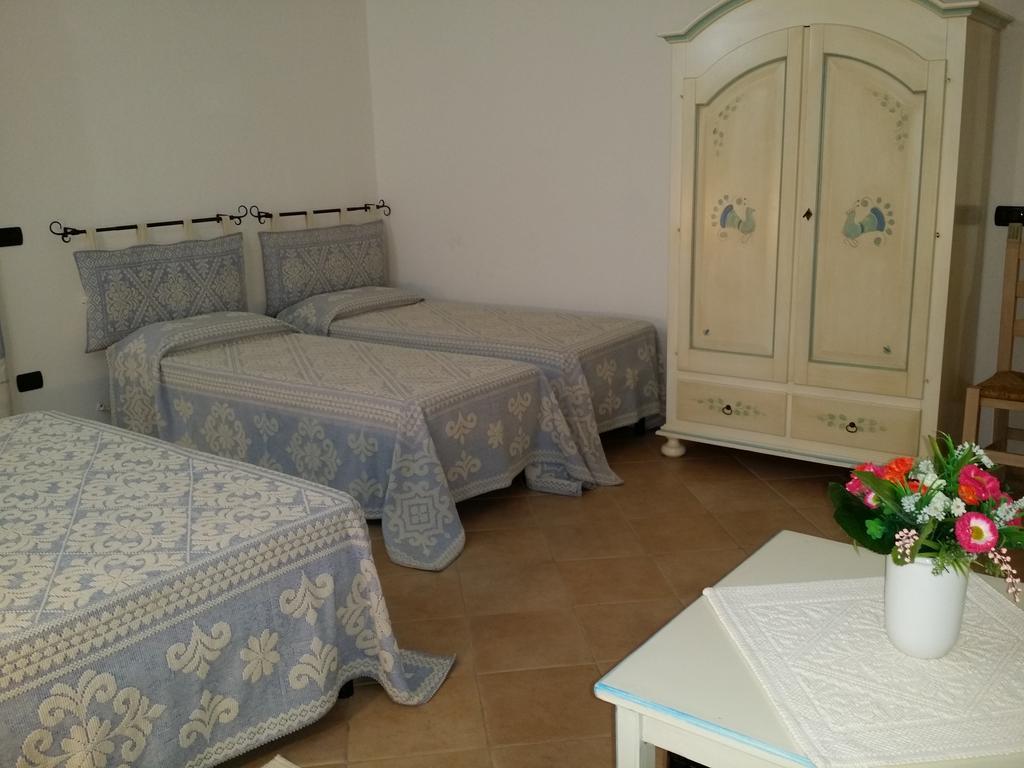 Bed & Breakfast Mare Isole Ла Мадалена Екстериор снимка