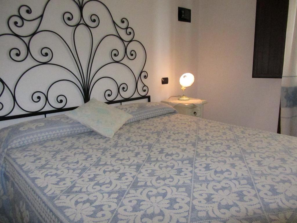 Bed & Breakfast Mare Isole Ла Мадалена Екстериор снимка