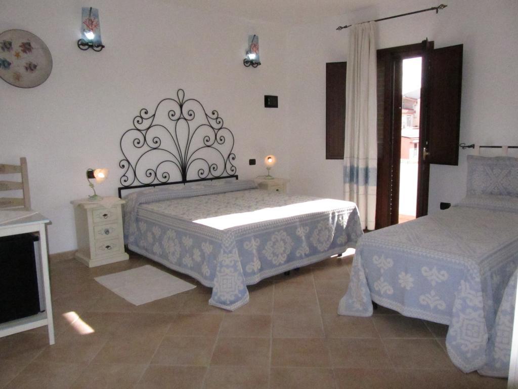 Bed & Breakfast Mare Isole Ла Мадалена Екстериор снимка