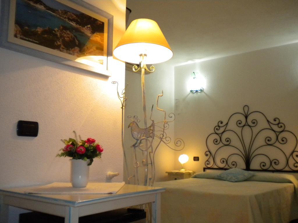 Bed & Breakfast Mare Isole Ла Мадалена Екстериор снимка